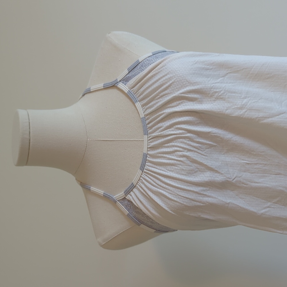 Lululemon size 6 ivory tank with gray accent